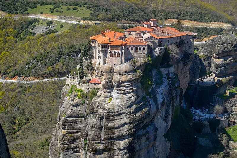 Monasteries-of-Meteors
