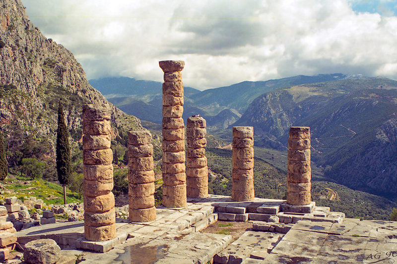 Temple-of-Apollo-in-DelphiDelphi